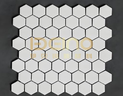 Azulejo de mosaico cerámico resistente al desgaste hexagonal de alúmina para revestimiento